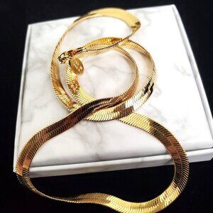 Vtg 18" American Showcase Gold Tone 1/4” Flat Herringbone Necklace KOREA Classic